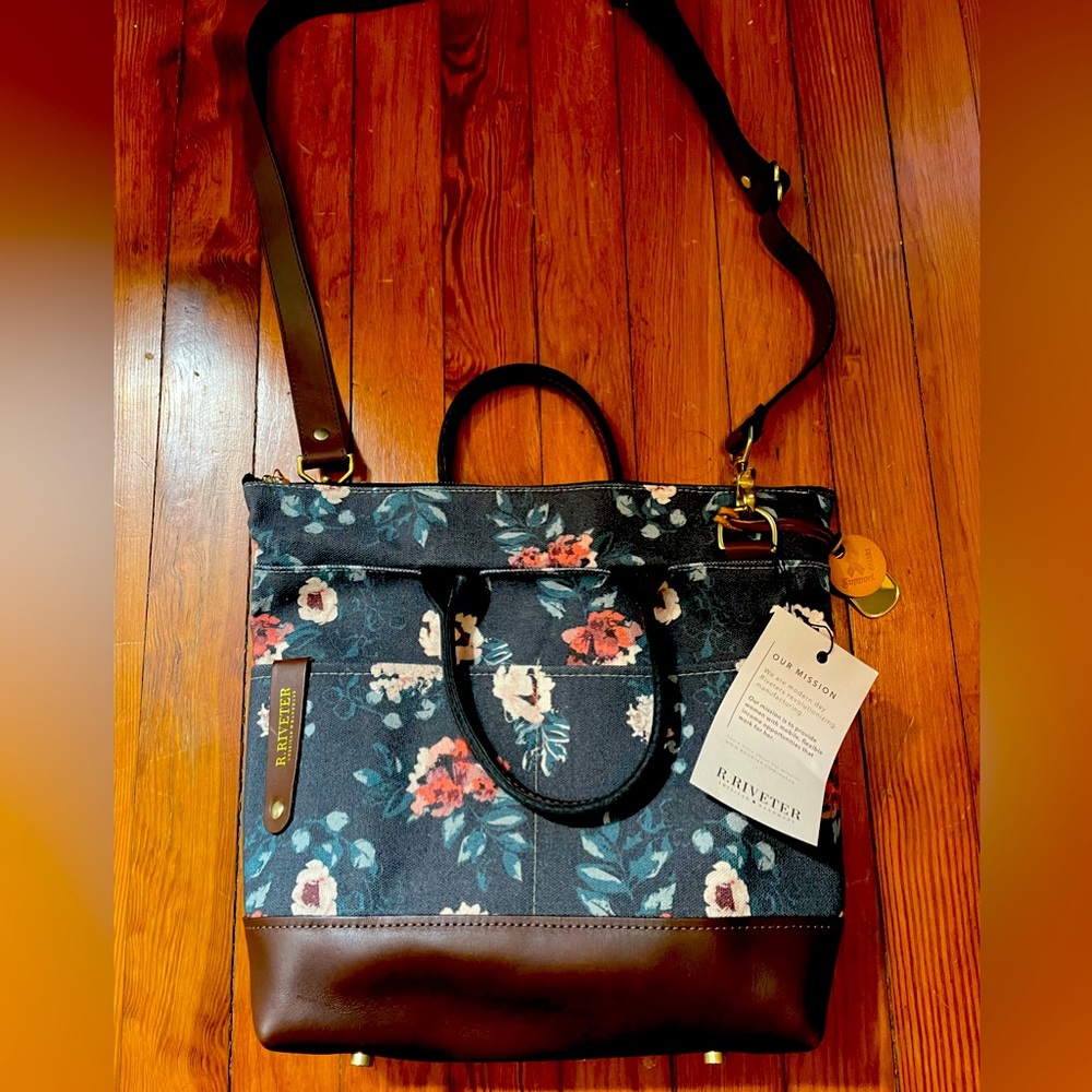 R. Riveter The Williams crossbody bag NWT, Denim Floral pattern